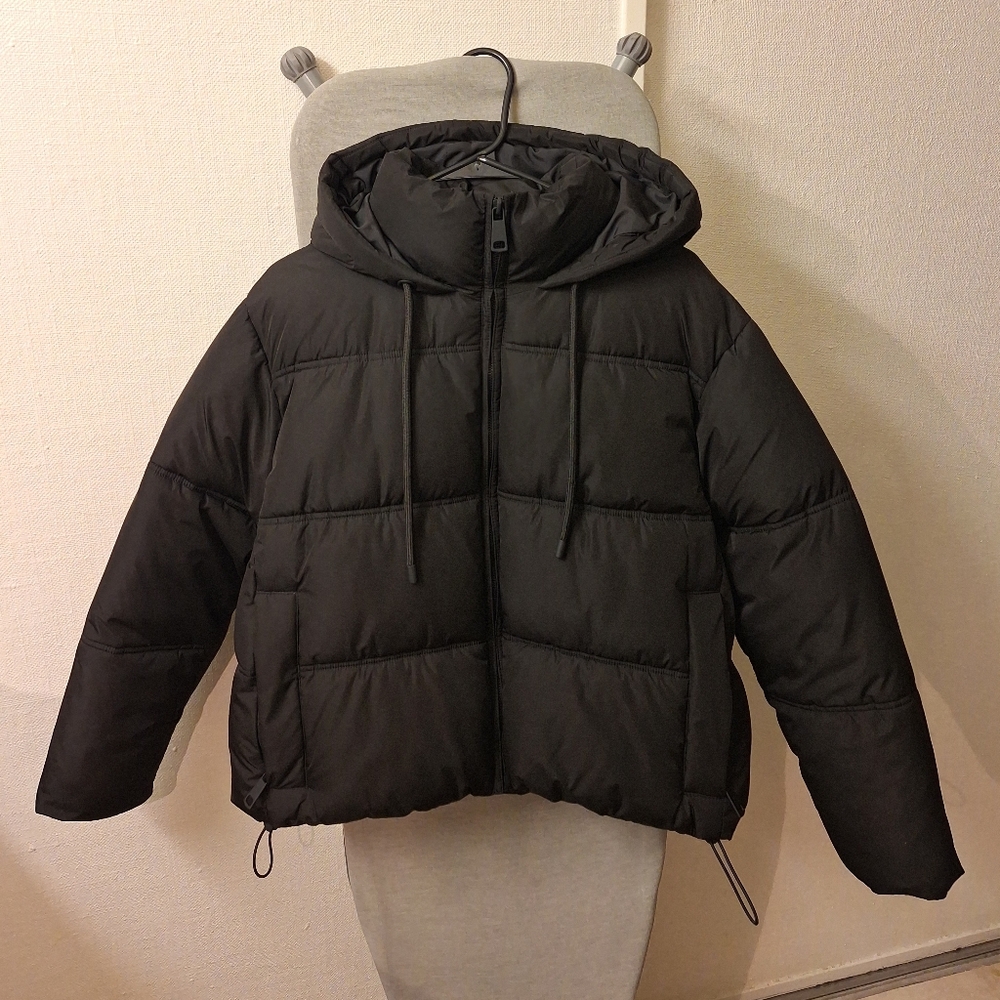 Zara Cropped Puffer Jacket with Hood - Black